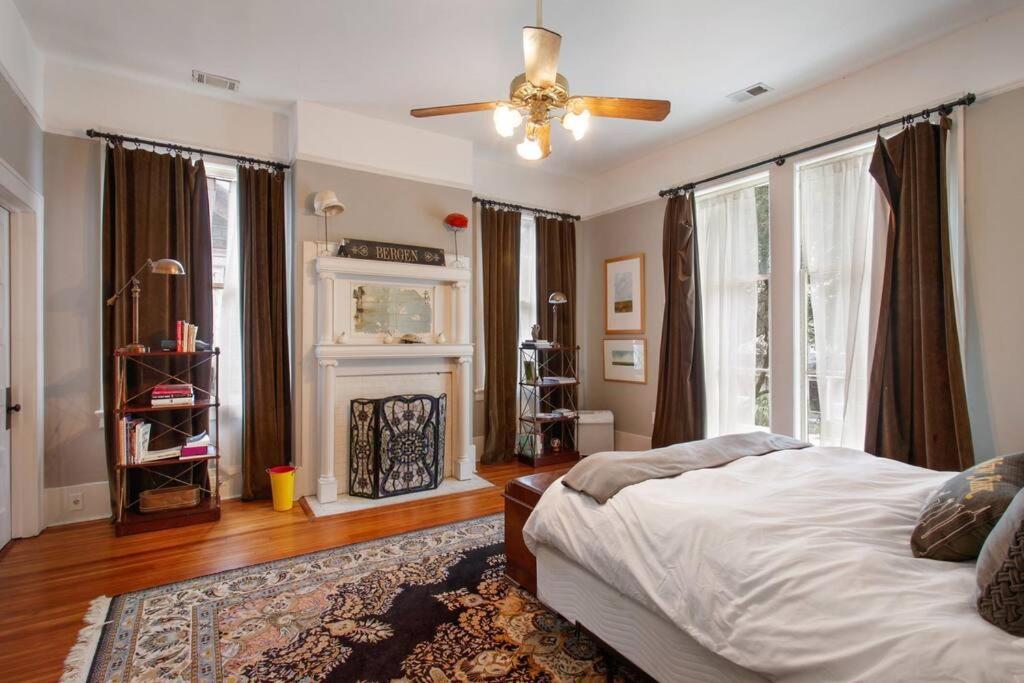 Big Yellow Brick House - Victorian District Holiday home