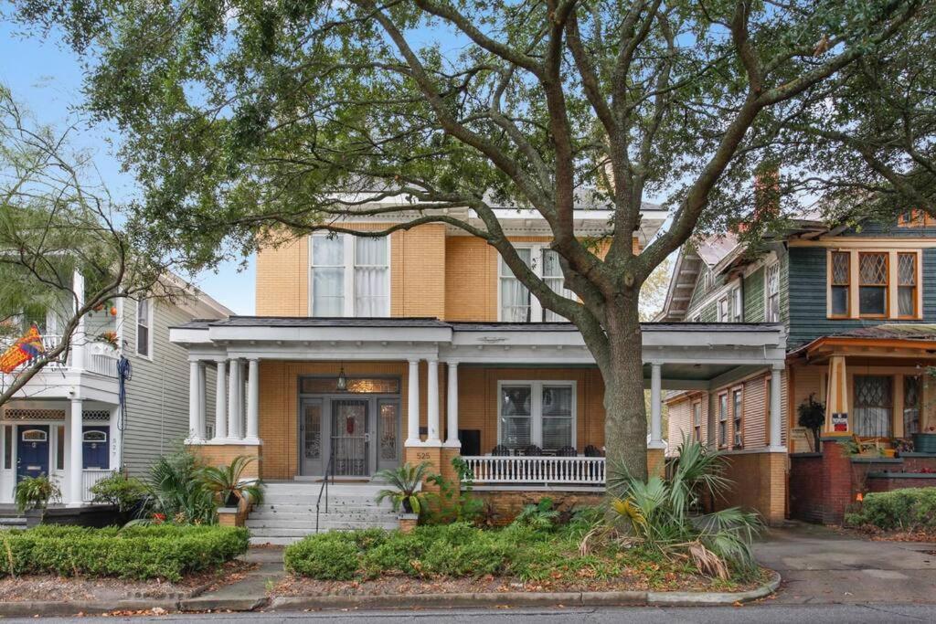 Big Yellow Brick House - Victorian District Holiday home